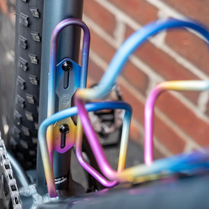 
                  
                    Cargar imagen en el visor de la galería, Titanium Bottle Cage Rainbow
                  
                