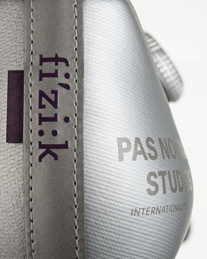 
                  
                    Cargar imagen en el visor de la galería, Pas Normal Studios x Fizik Road Shoe Silver
                  
                